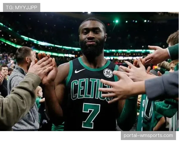 布朗反思上半场防守问题,球队未能形成有效对抗影响整体发挥